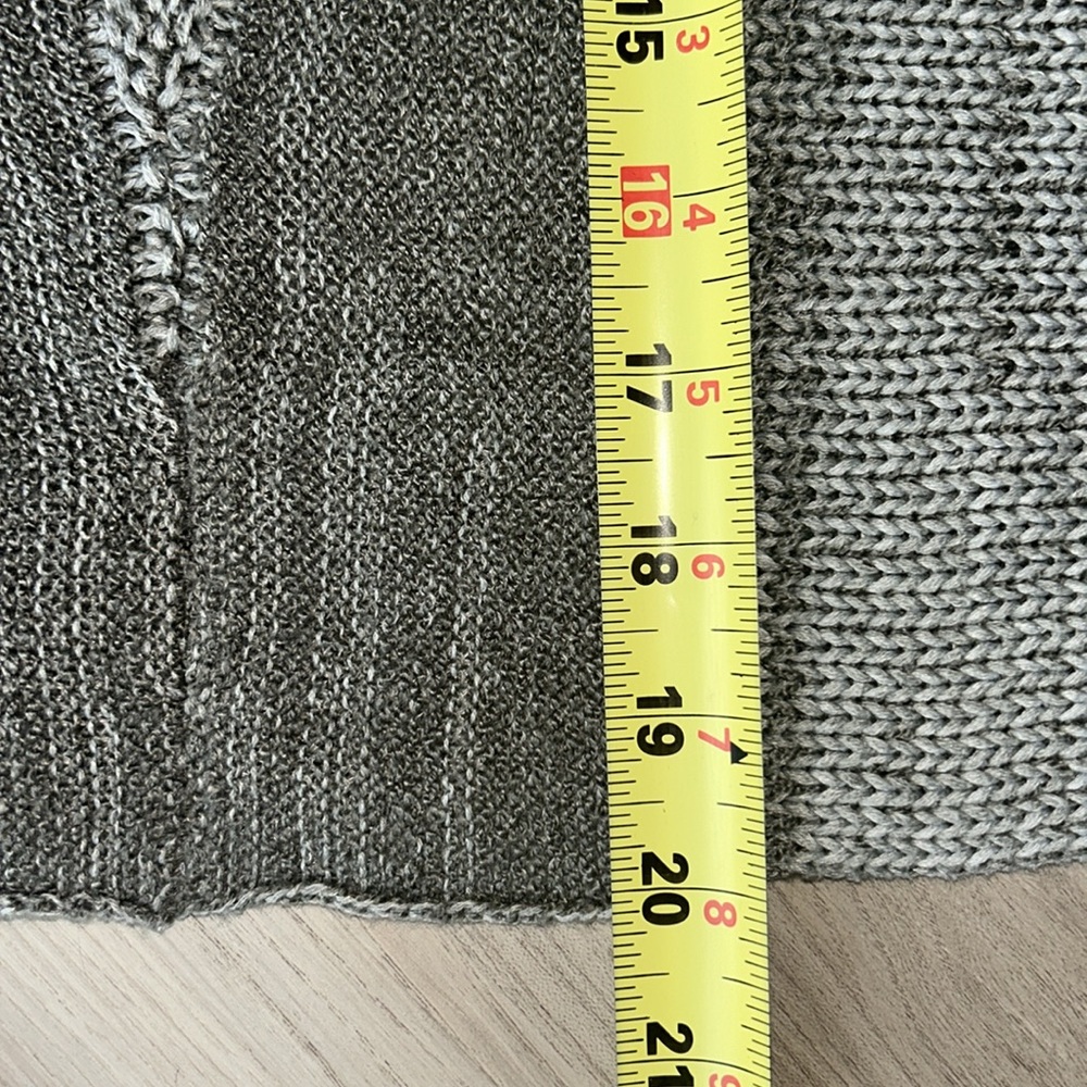 Mustard Seed Oversized V-Neck Sweater L Gray Casual Cropped Cozy Bell Sleeve - Picture 5 of 6